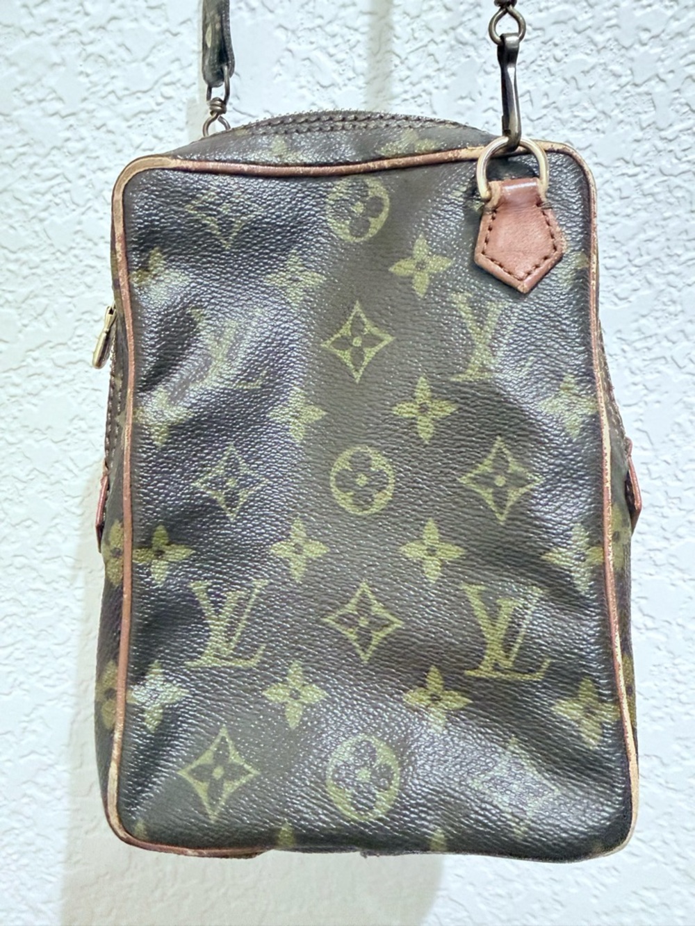 Louis Vuitton Monogram Amazone Messenger Bag - Picture 4 of 15
